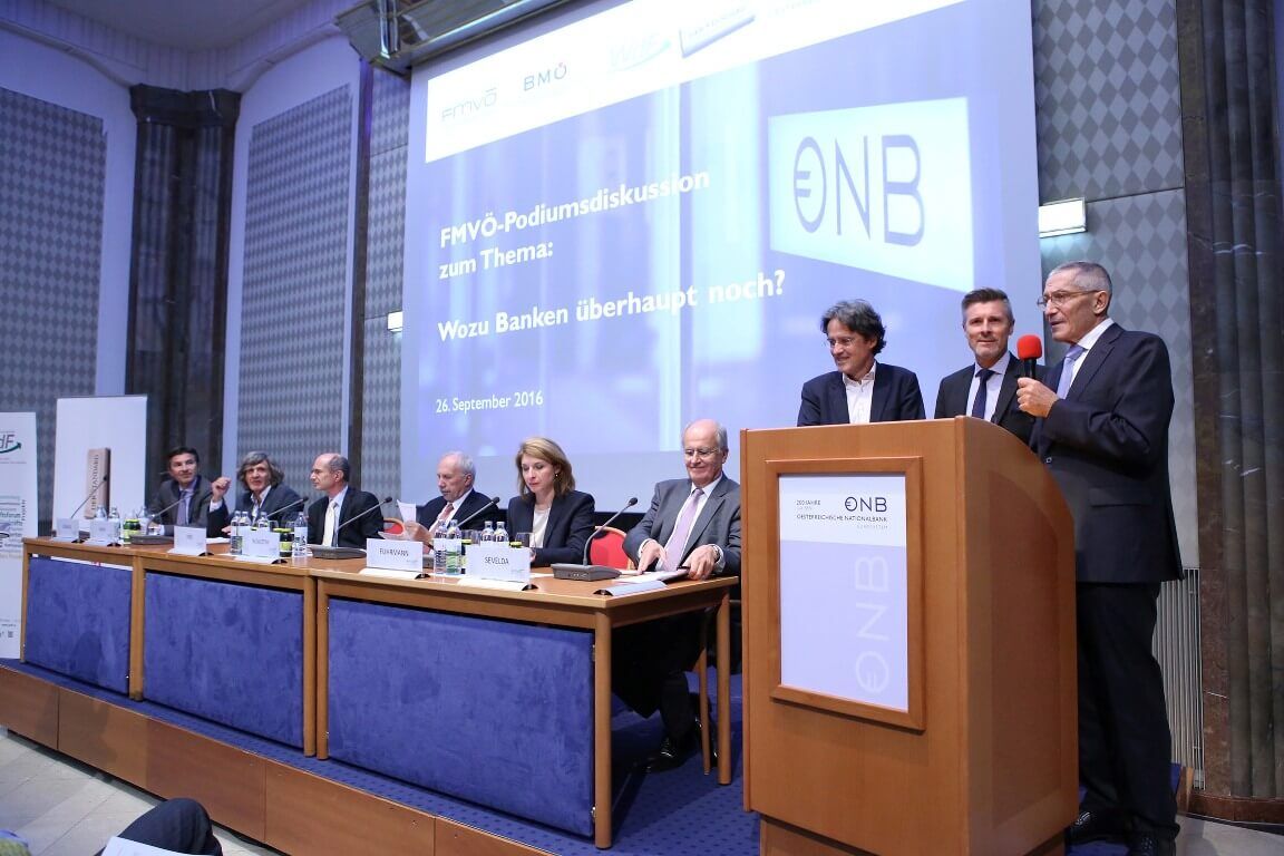 v.l.n.r.: Robert Zadrazil (Vorstandsvorsitzender, UniCredit Bank Austria), Franz Hahn (WIFO Bankenexperte), Eric Frey (Chef vom Dienst, Der Standard), Ewald Nowotny (Gouverneur der Oesterreichischen Nationalbank), Bettina Fuhrmann (Institutsleiterin, Institut für Wirtschaftspädagogik an der WU Wien), Karl Sevelda (Vorstandsvorsitzender, Raiffeisen Bank International), Martin Kwauka (Initiator Finanzjournalistenforum), Gerhard Zeiner (Bundesvorsitzender Wirtschaftsforum der Führungskräfte), Josef Redl (FMVÖ Vizepräsident)