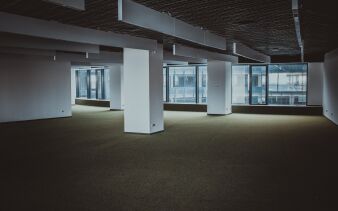 Foto von Sergei Wing auf Unsplash