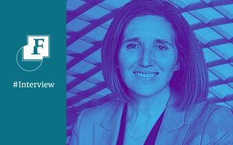 Aoifinn Devitt hat den Fiftyfaces-Podcast im Jahr 2020 gestartet