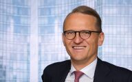 Christoph Bergweiler ist Conducting Officer und CEO of JPMorgan Asset Management Europe S.à.r.l. und hat die regionale Verantwortung für die Asset Management Aktivitäten in Deutschland, Österreich, Zentral- und Osteuropa sowie Griechenland. Zudem ist er Co-Head des Frankfurter Diversity Councils., J.P. Morgan Asset Management