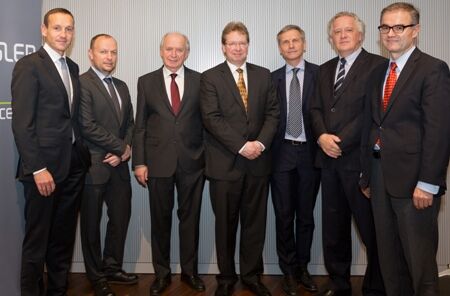 Im Bild: Mag. Markus Ploner, CFA, MBA (Spängler IQAM Invest), Univ.-Prof. DDr. Thomas Dangl (Spängler IQAM Research Center, Spängler IQAM Invest und TU Technische Universität Wien), Prof. Bernhard Felderer (Präsident des Fiskalrates und ehem. IHS-Direktor), Dieter Lehmann (VolkswagenStiftung), Univ.-Prof. Dr. Dr.h.c. Josef Zechner (Spängler IQAM Research Center, Spängler IQAM Invest und WU Wirtschaftsuniversität Wien), MR Mag. Oskar Ulreich (Finanzmarktaufsicht) und Prof. Dr. Andreas Grünbichler (Bausparkasse Wüstenrot AG und Wüstenrot Versicherungs-AG